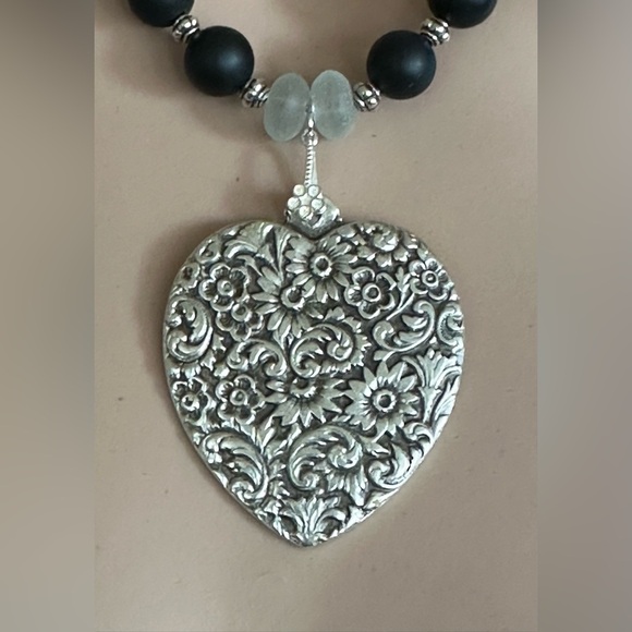 20-1/2 inch Pink Shell Turquoise and Onyx bead Necklace NWOT - Picture 11 of 13